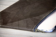 Ladda upp bild till gallerivisning, Interior view of the vegan laptop case with soft cotton lining
