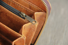 Afbeelding in Gallery-weergave laden, Portemonnaie / Brieftasche aus recycelten Blättern
