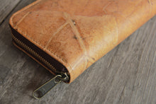 Afbeelding in Gallery-weergave laden, Portemonnaie / Brieftasche aus recycelten Blättern
