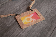 Charger l&#39;image dans la galerie, Kartenhalter &amp; Lanyard aus Kork / Ausweishülle, vegan ohne Plastik
