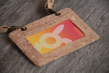Charger l&#39;image dans la galerie, Kartenhalter &amp; Lanyard aus Kork / Ausweishülle, vegan ohne Plastik
