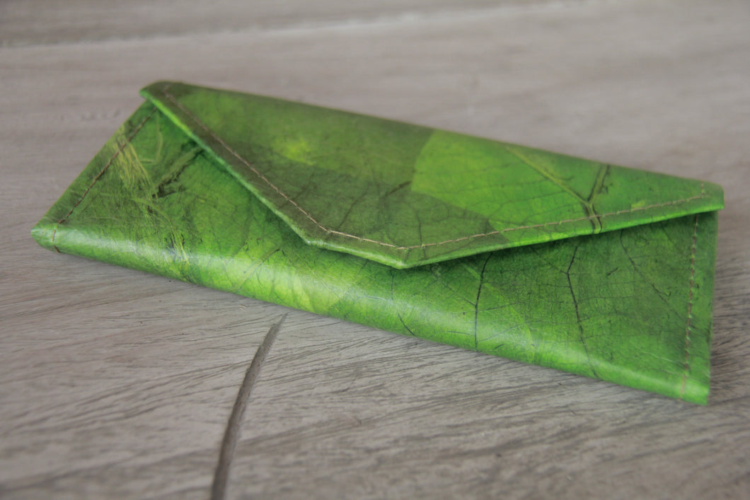 Portemonnaie / Brieftasche aus recycelten Blättern in grün