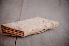 Cargar imagen en el visor de la galería, Cartera/billetera de corcho con detalles de color
