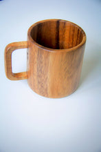 Cargar imagen en el visor de la galería, Taza de madera de acacia oscura, taza de café
