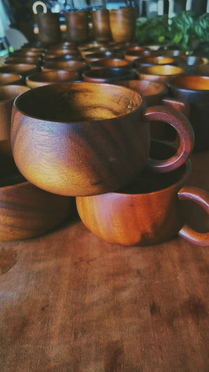 Close-up showing the natural wood grain on the cup