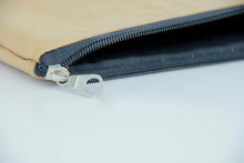 Laden des Bilds im Galerie-Viewer, Design Laptop Case handmade und vegan

