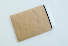 Laden des Bilds im Galerie-Viewer, Nachhaltiges Laptop Sleeve aus Kraft Papier
