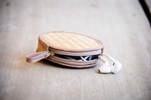 Laden des Bilds im Galerie-Viewer, Mini Portemonnaie mit Zipper handmade aus Holz 
