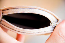 Laden des Bilds im Galerie-Viewer, Kleines Portemonnaie handmade  mit Zipper
