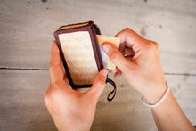 Laden des Bilds im Galerie-Viewer, Kleine Geldbörse handmade und nachhaltig mit Zipper
