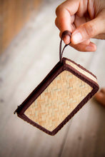Laden des Bilds im Galerie-Viewer, Mini Portemonnaie aus Bambus Holz mit Zipper
