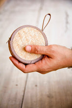 Laden des Bilds im Galerie-Viewer, Mini Portemonnaie aus Bambus Holz mit Zipper
