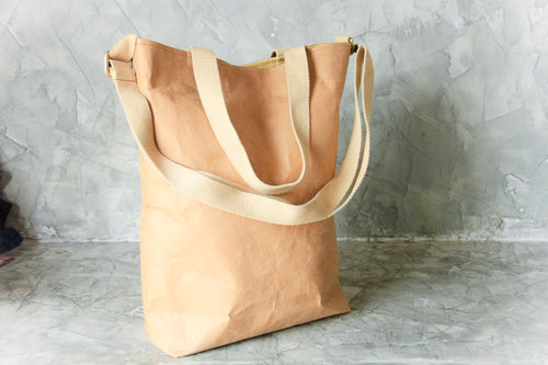 Schultertasche aus nachhaltigem Kraft Papier - handmade BY COPALA