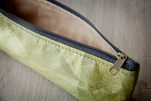 Laden des Bilds im Galerie-Viewer, Kleine Tasche aus Blättern
