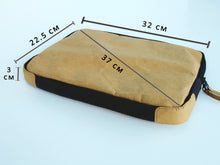 Laden des Bilds im Galerie-Viewer, Nachhaltige Laptop Tasche aus Kraft Papier
