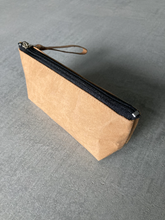 Charger l&#39;image dans la galerie, Kleine Papiertasche mit Zipper
