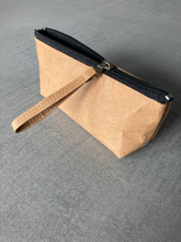 Charger l&#39;image dans la galerie, Federmappe aus Kraft Papier
