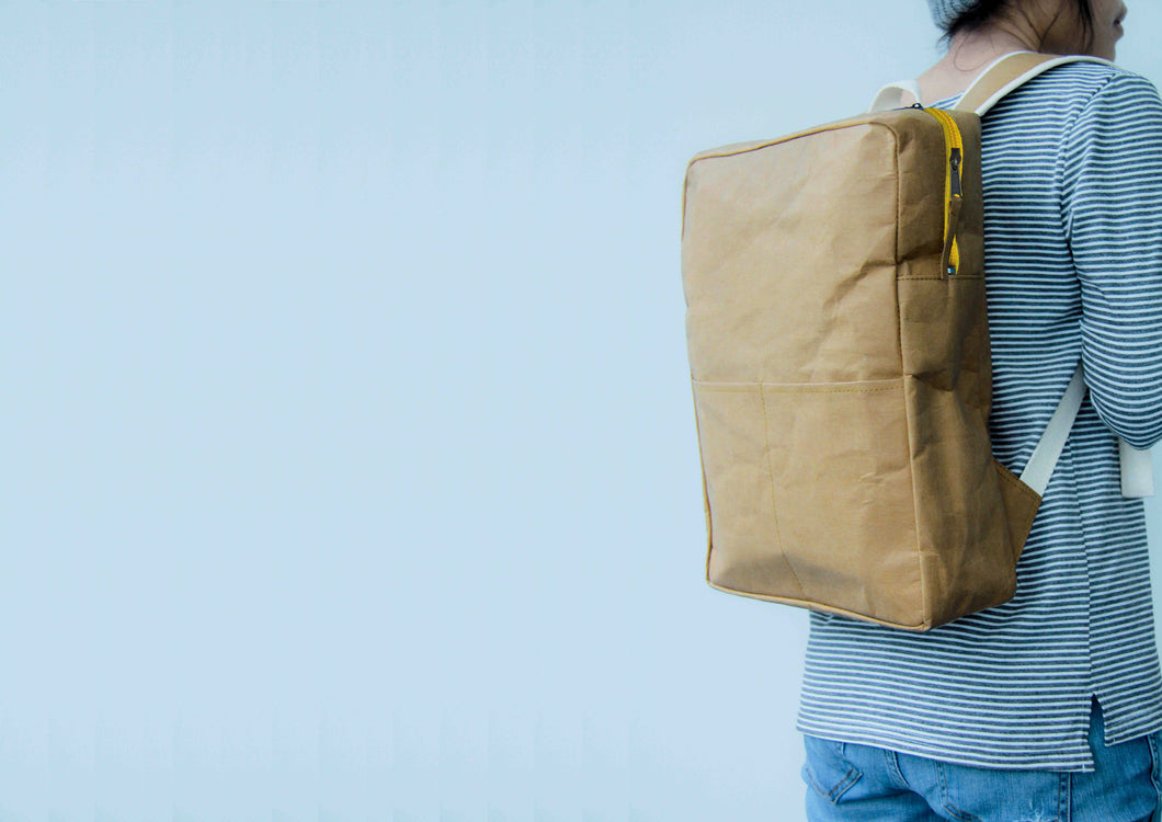 Kraft Papier Rucksack mit Zipper und integrierter Laptop Tasche – handmade und vegan BY COPALA
