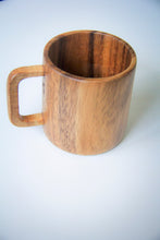 Laden des Bilds im Galerie-Viewer, Becher aus Holz
