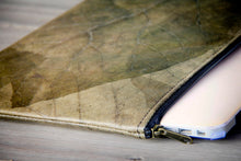 Laden des Bilds im Galerie-Viewer, Design Laptop Case aus Blättern, vegan und Handmade

