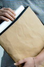 Laden des Bilds im Galerie-Viewer, Design Laptop Hülle aus Kraft Papier
